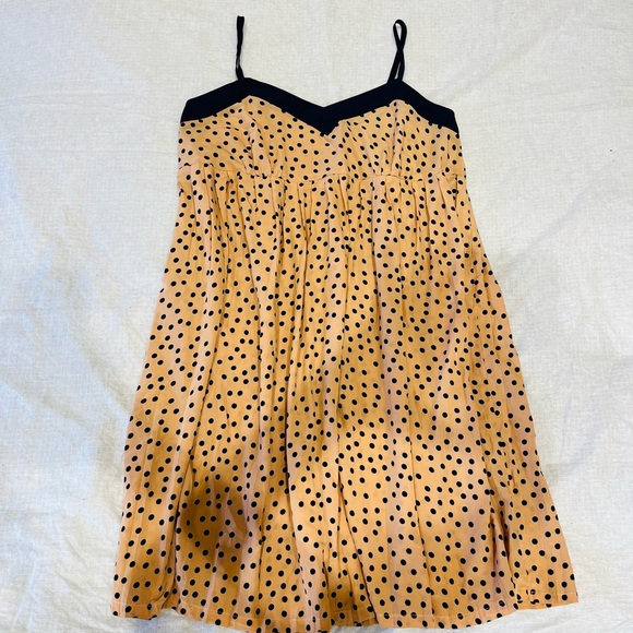 Peach dress with sweetheart neckline - Picture 4 of 10